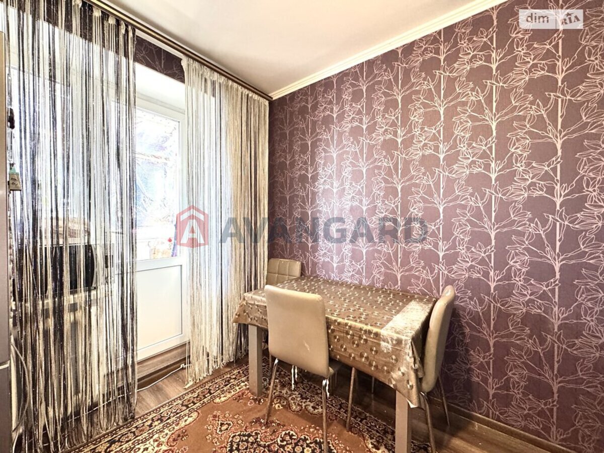 1 ����. ��������, 37/20/8 ��. �., 7/9 ���� ���� 14