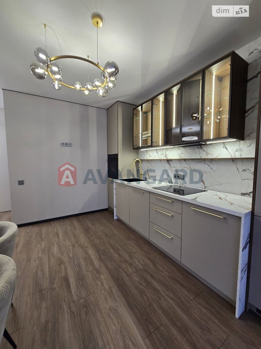 2 ��. ��������, 65/33/18 ��. �., 5/10 ������ ���� 15