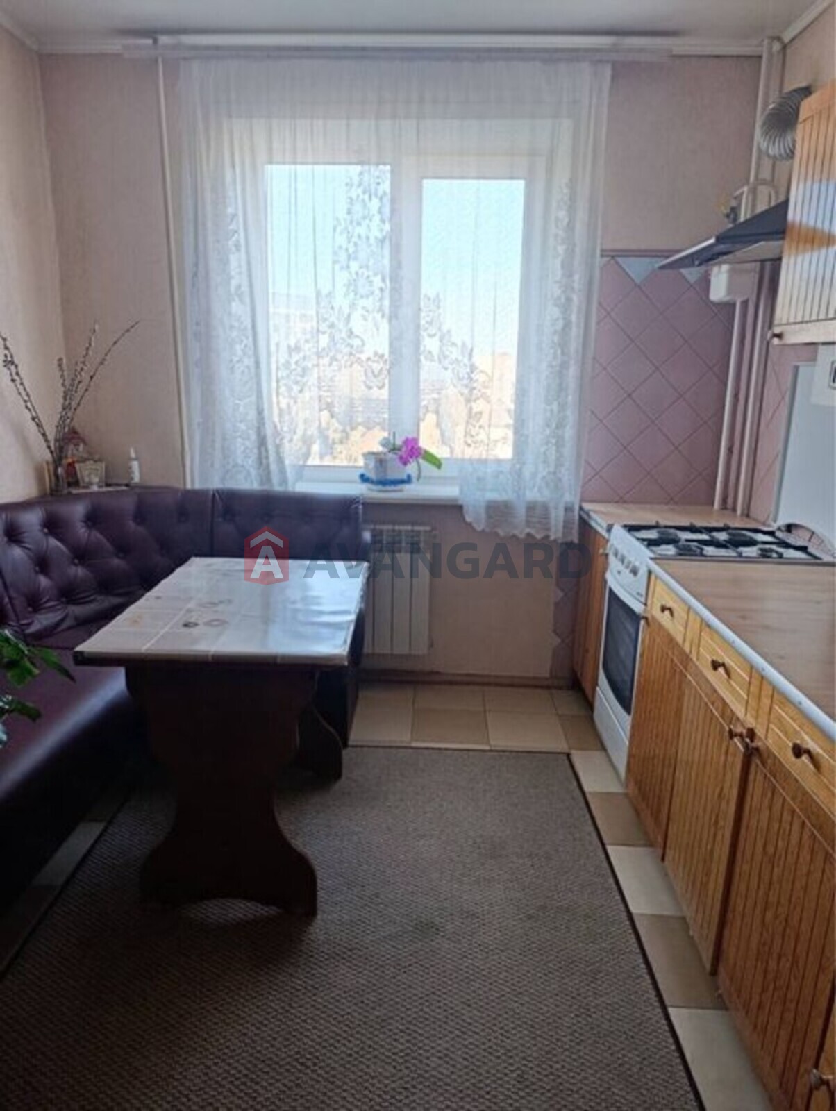 3 ��. ��������, 70/-/8 ��. �., 6/9 ������ ���� 4