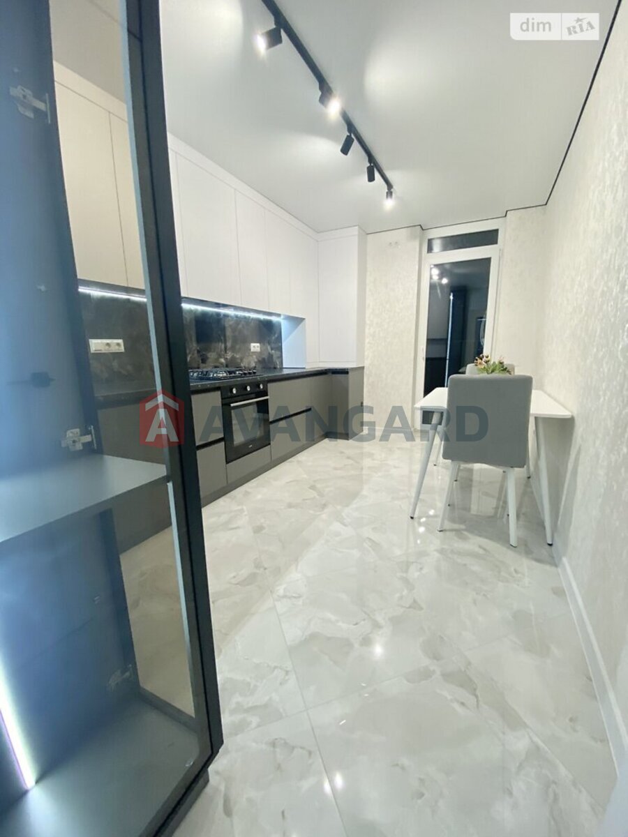 1 ��. ��������, 46/-/16 ��. �., 8/9 ������ ���� 3