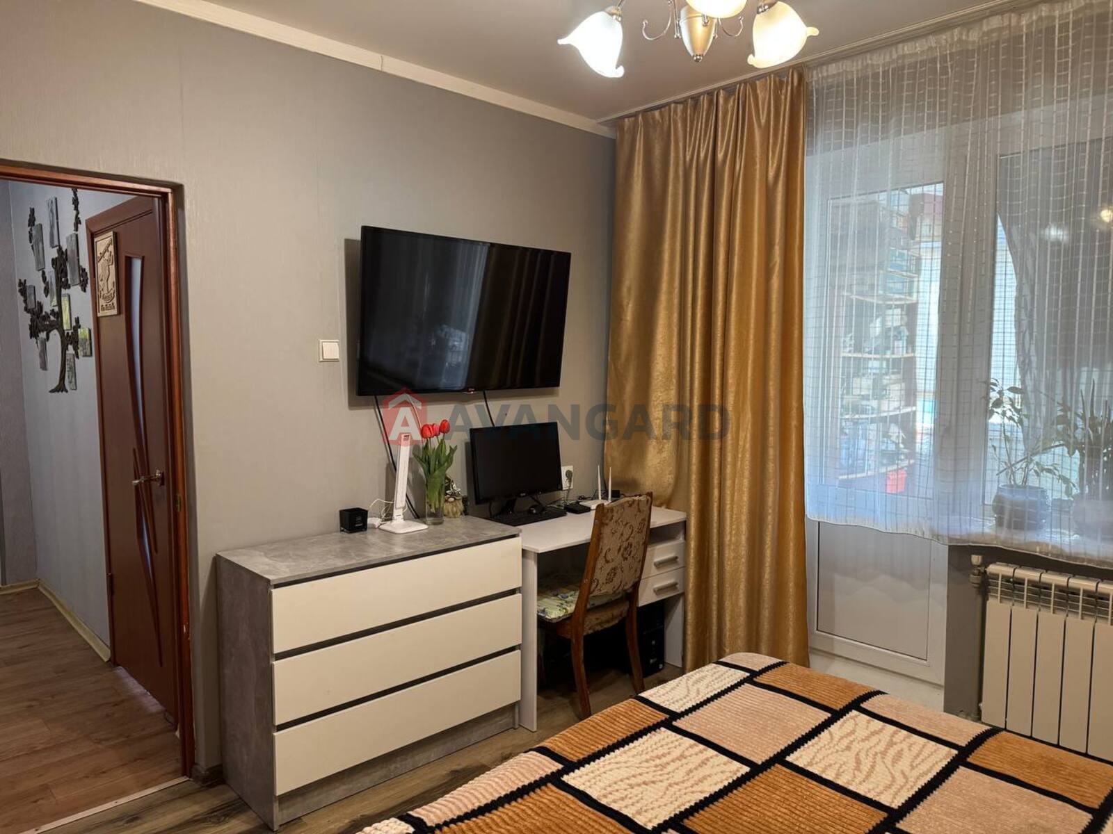 3 ��. ��������, 71/-/8 ��. �., 4/10 ������ ���� 4