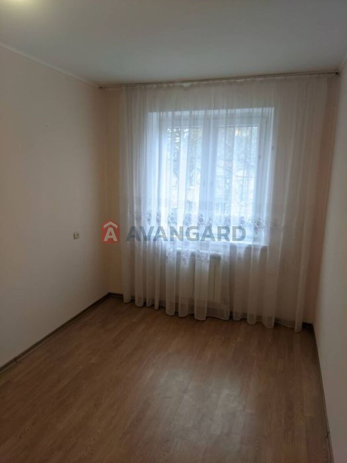 4 ��. ��������, 61/-/6 ��. �., 3/5 ������ ���� 3