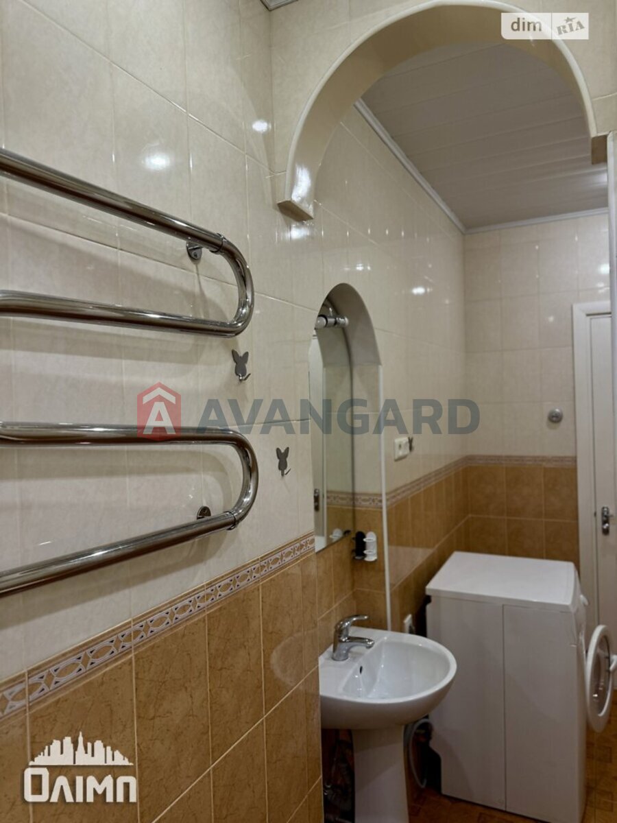 2 ����. ��������, 68/33/11 ��. �., 8/9 ���� ���� 12