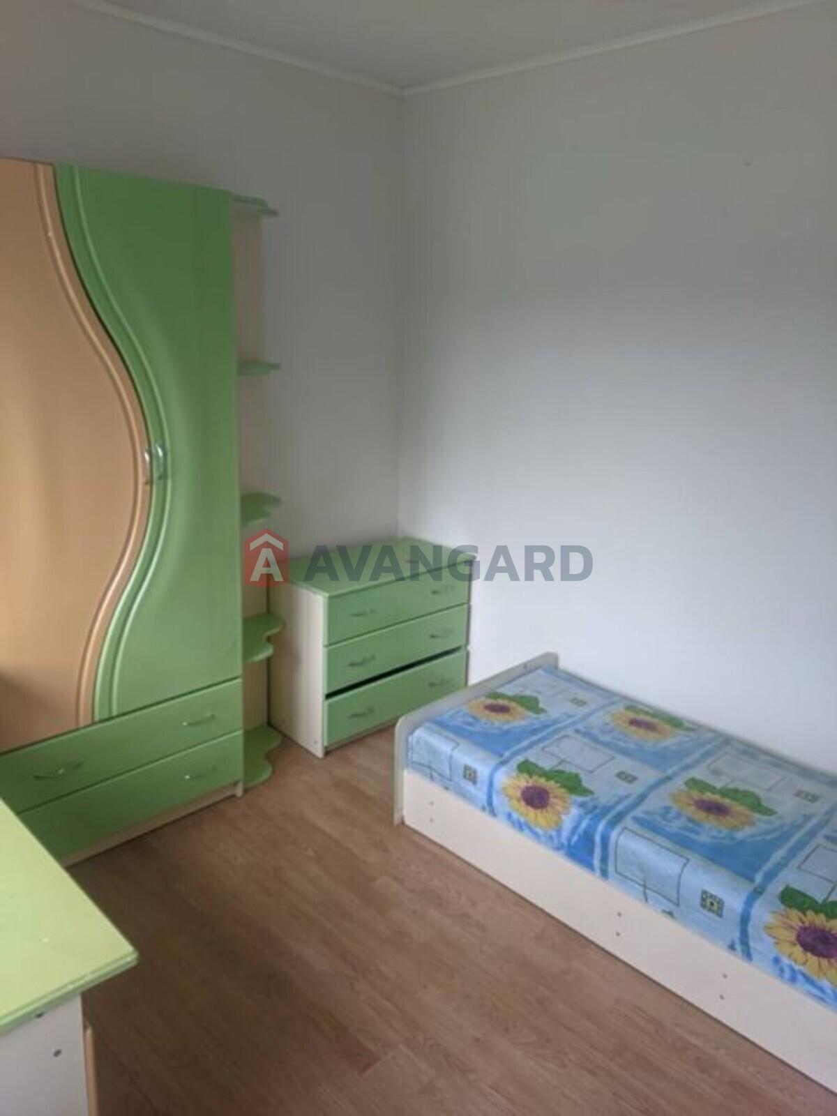 4 ��. ��������, 61/-/7 ��. �., 3/5 ������ ���� 3