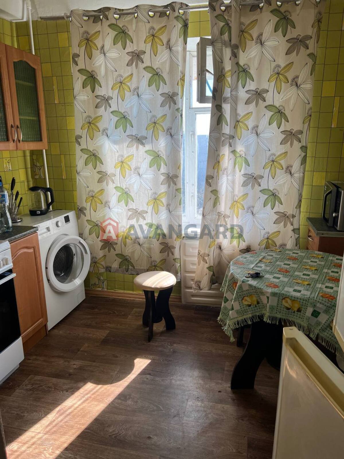 1 ��. ��������, 33/18/8 ��. �., 7/9 ������ ���� 6