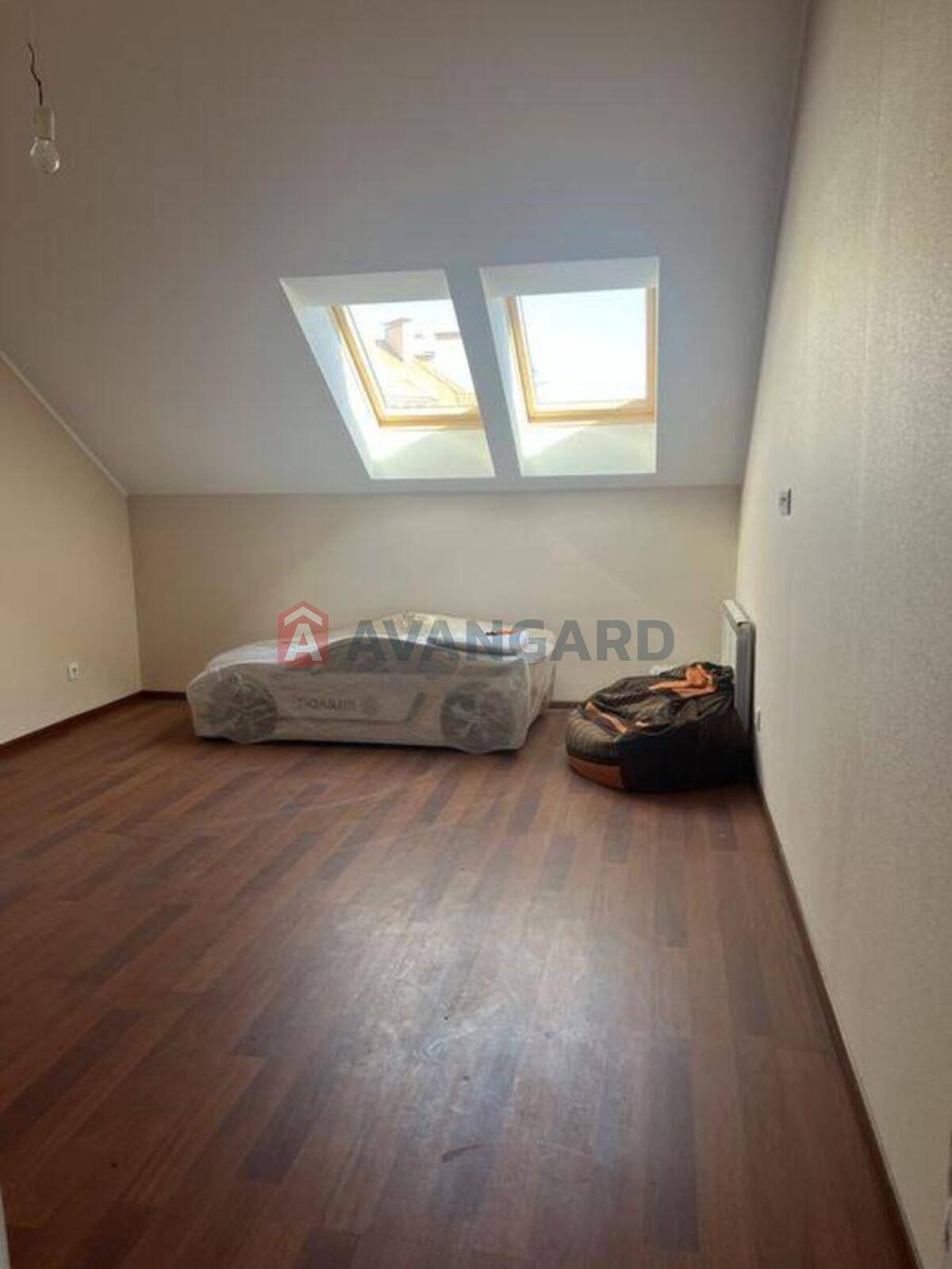 3 ����. ��������, 133/-/17 ��. �., 5/5 ���� ���� 10