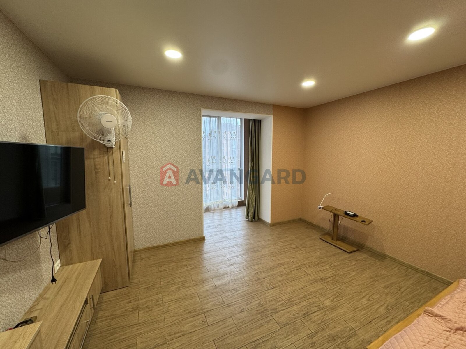 2 ����. ��������, 61/34/11 ��. �., 10/12 ���� ���� 4