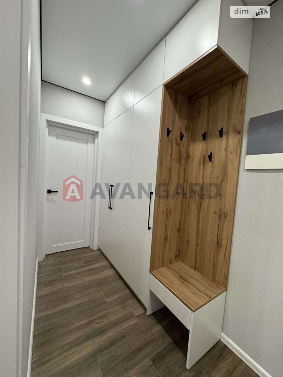 2 ��. ��������, 46/25/7 ��. �., 4/9 ������ ���� 8