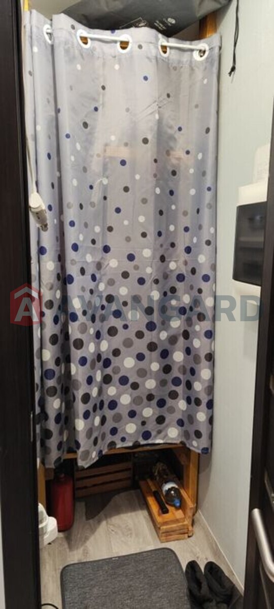 1 . , 35/-/7 . ., 1/9   24