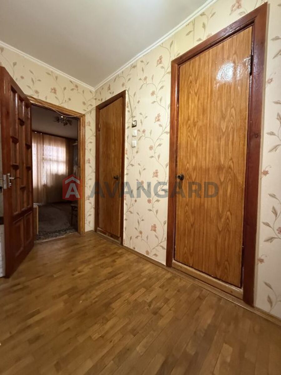 3 ����. ��������, 70/-/9 ��. �., 2/10 ���� ���� 10