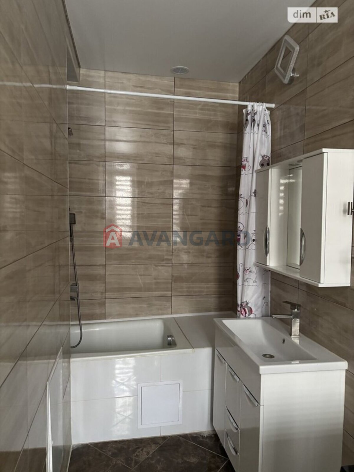 3 ��. ��������, 74/-/- ��. �., 2/4 ������ ���� 11