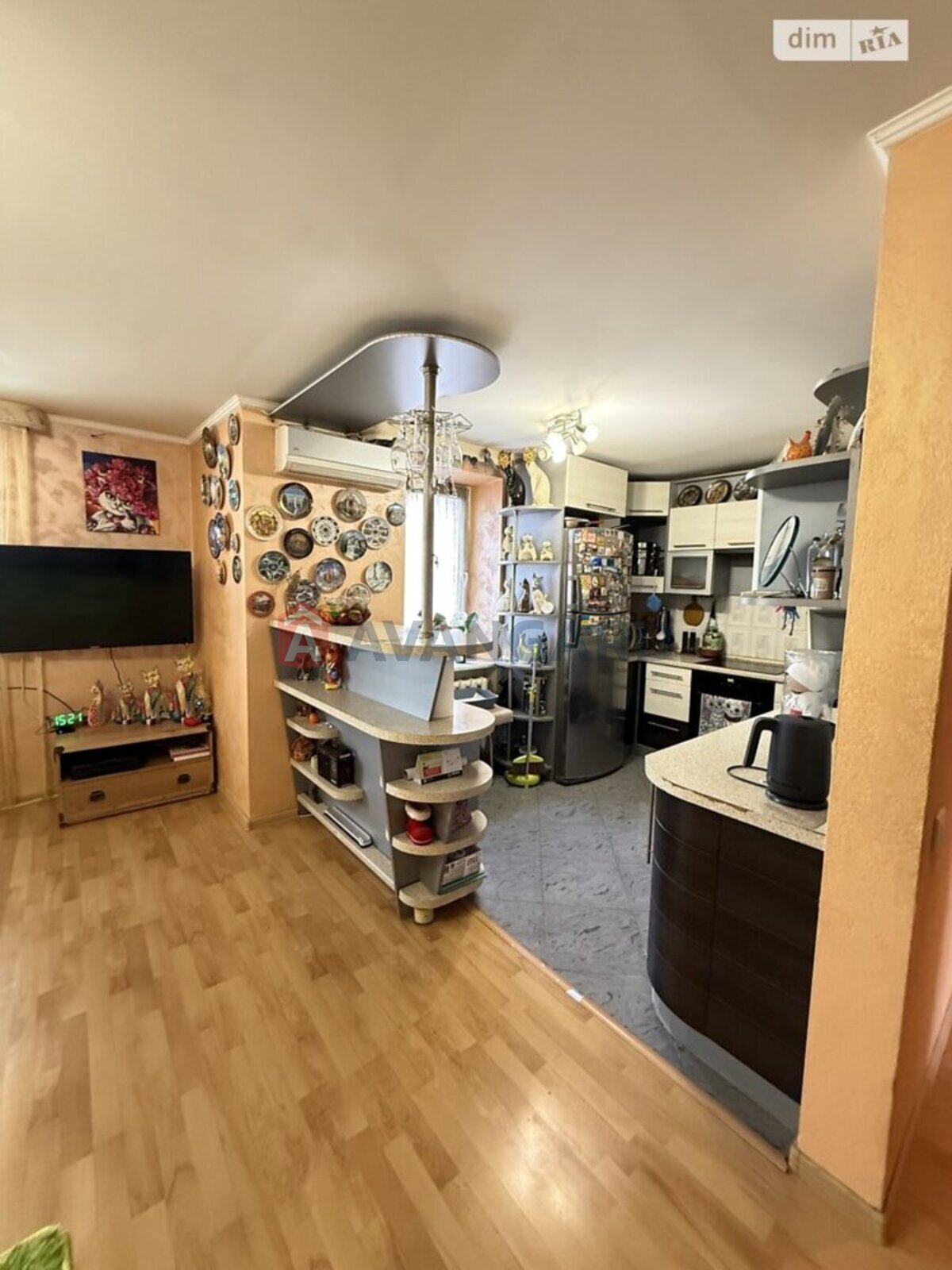 3 ��. ��������, 84/32/29 ��. �., 5/5 ������ ���� 3