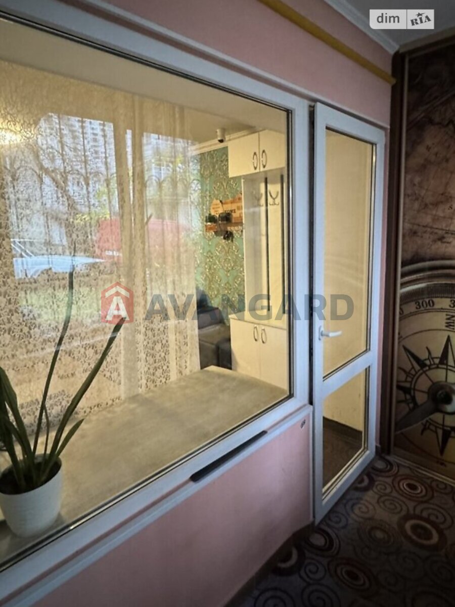 2 ��. ��������, 40/-/- ��. �., 1/5 ������ ���� 3