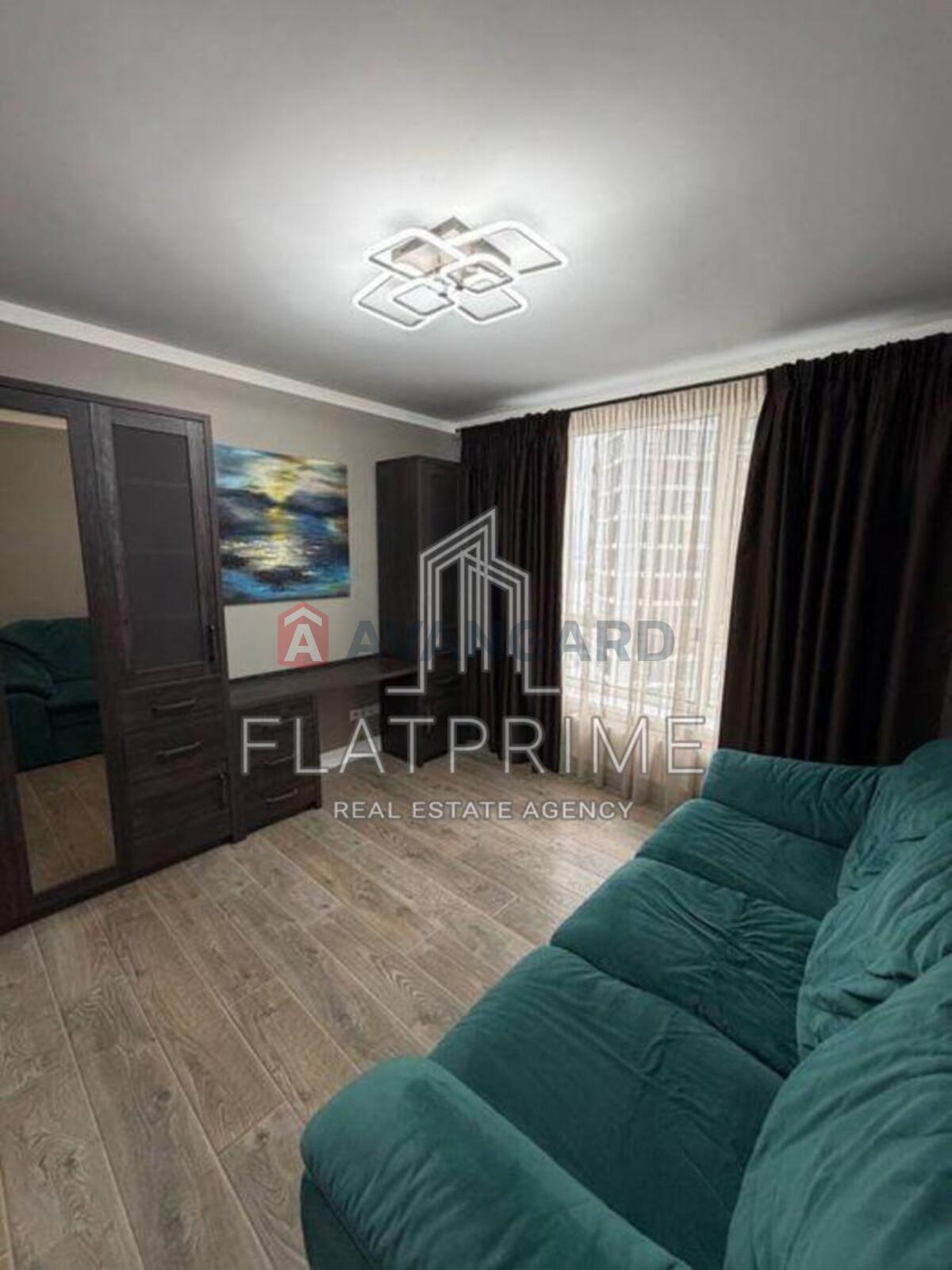 3 ��. ��������, 100/50/30 ��. �., 8/26 ������ ���� 18