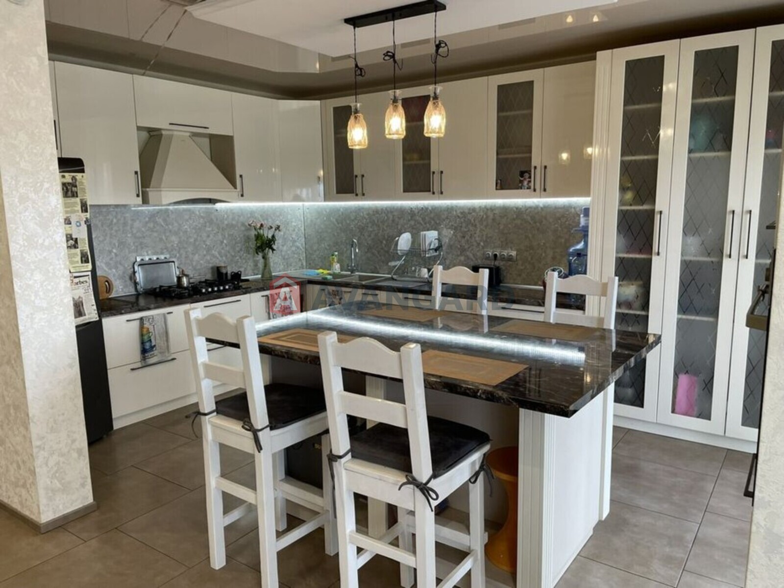 4 ��. ��������, 157/-/37 ��. �., 10/10 ������ ���� 3