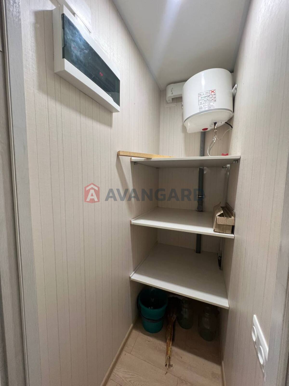 3 ��. ��������, 65/40/8 ��. �., 9/9 ������ ���� 14