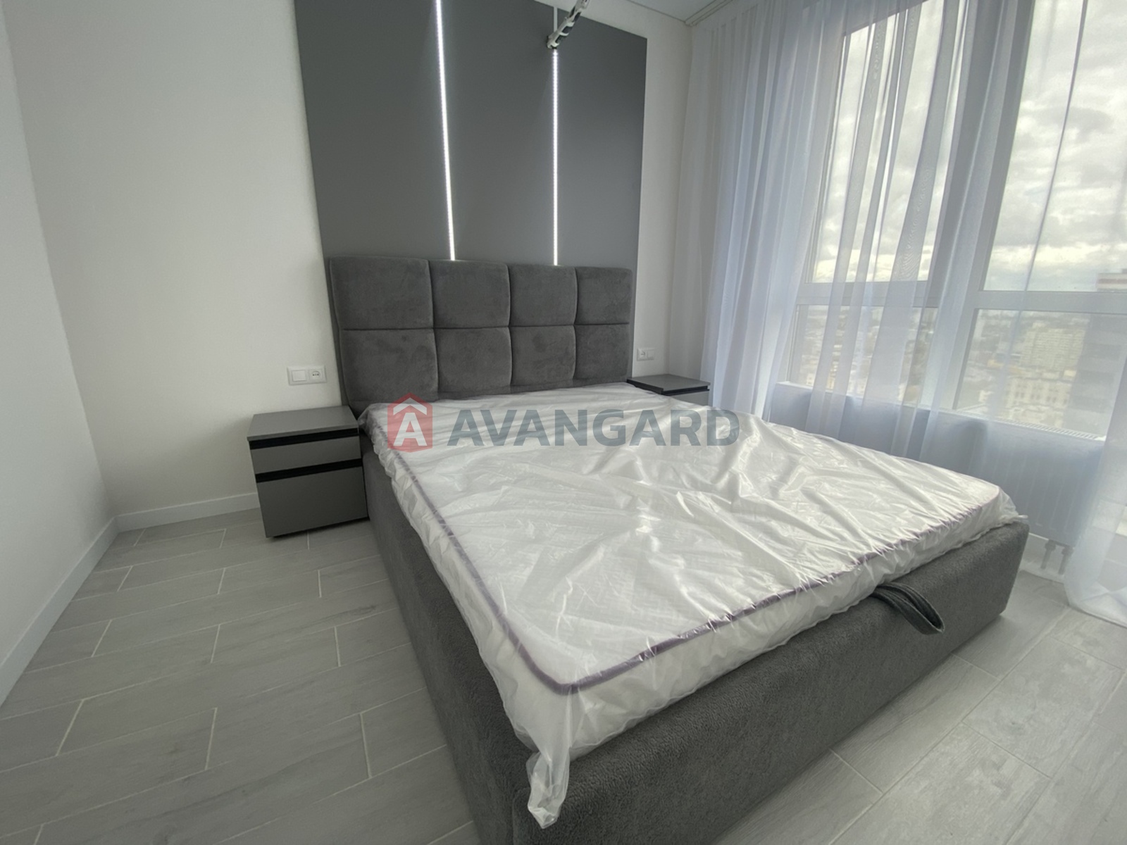 1 ��. ��������, 44/14/20 ��. �., 24/26 ������ ���� 10