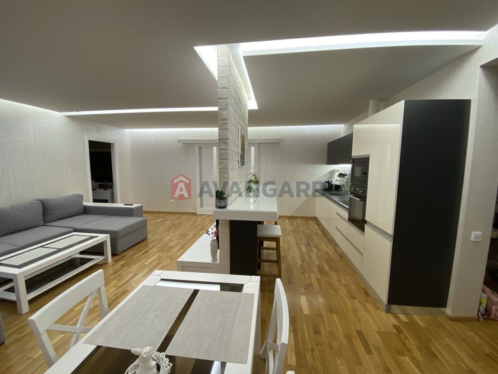 2 ��. ��������, 84/35/37 ��. �., 5/25 ������ ���� 3