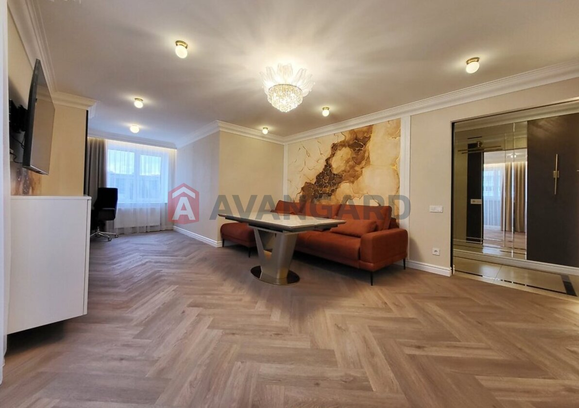 2 ��. ��������, 82/-/- ��. �., 8/9 ������ ���� 3