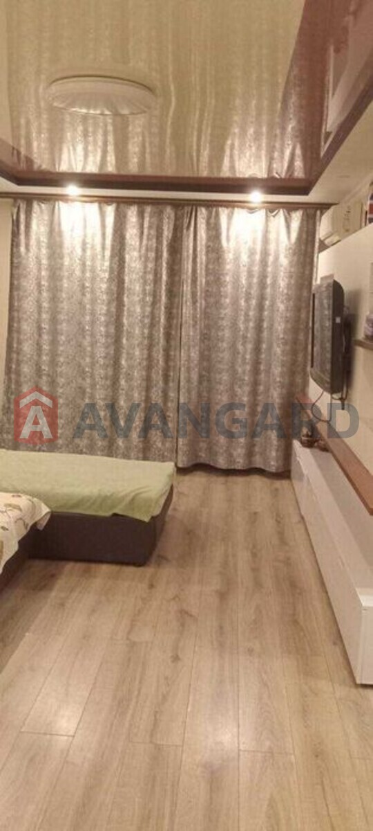 3 ��. ��������, 71/-/8 ��. �., 5/9 ������ ���� 12