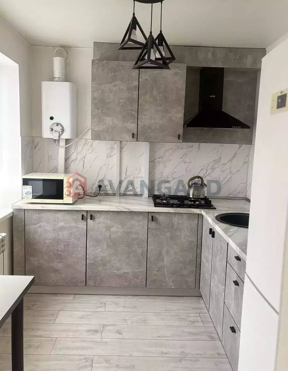 1 ��. ��������, 33/25/6 ��. �., 3/5 ������ ���� 4