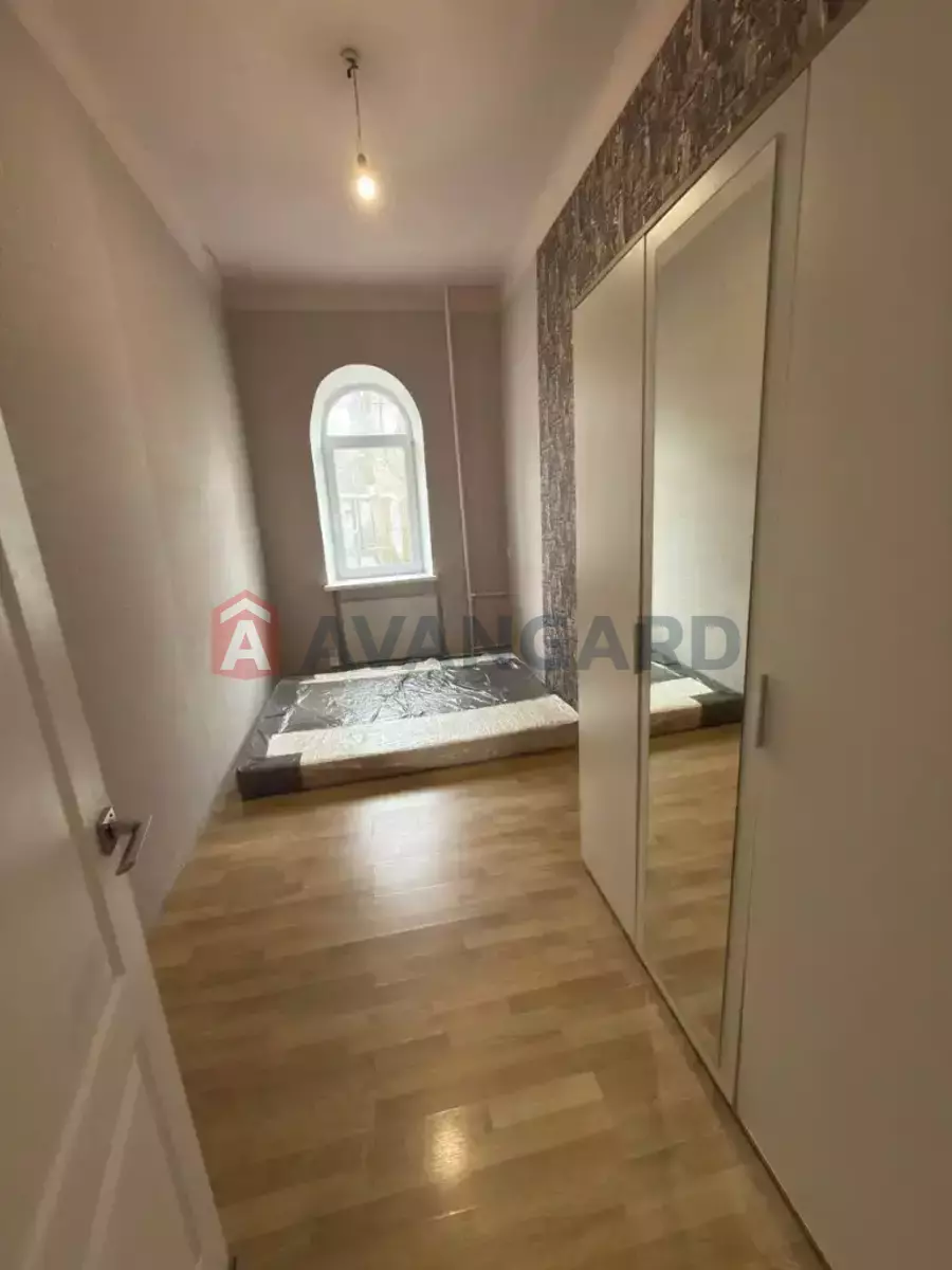 3 ��. ��������, 52/-/- ��. �., 2/2 ������ ���� 8