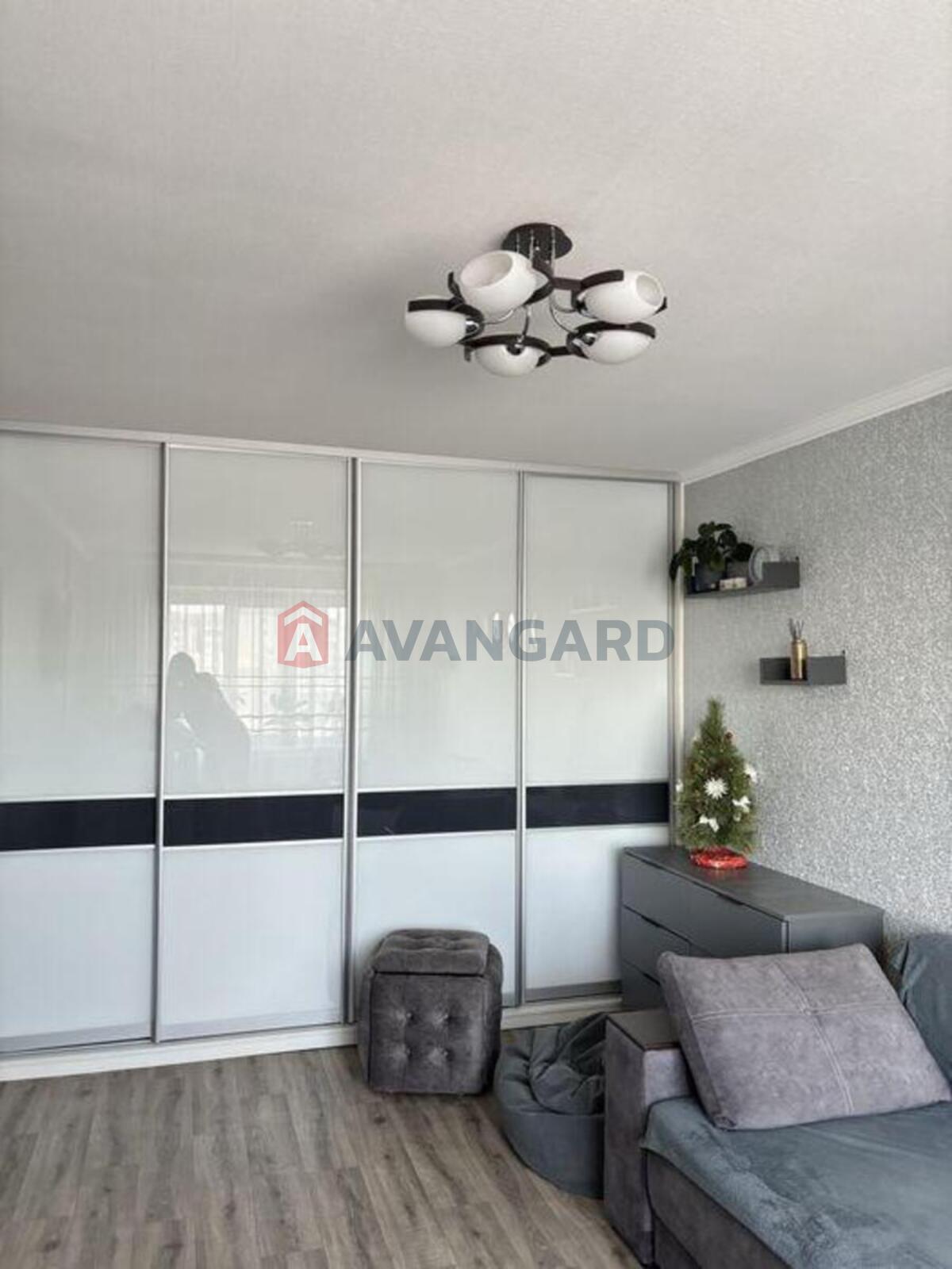 2 ��. ��������, 49/-/9 ��. �., 14/16 ������ ���� 4