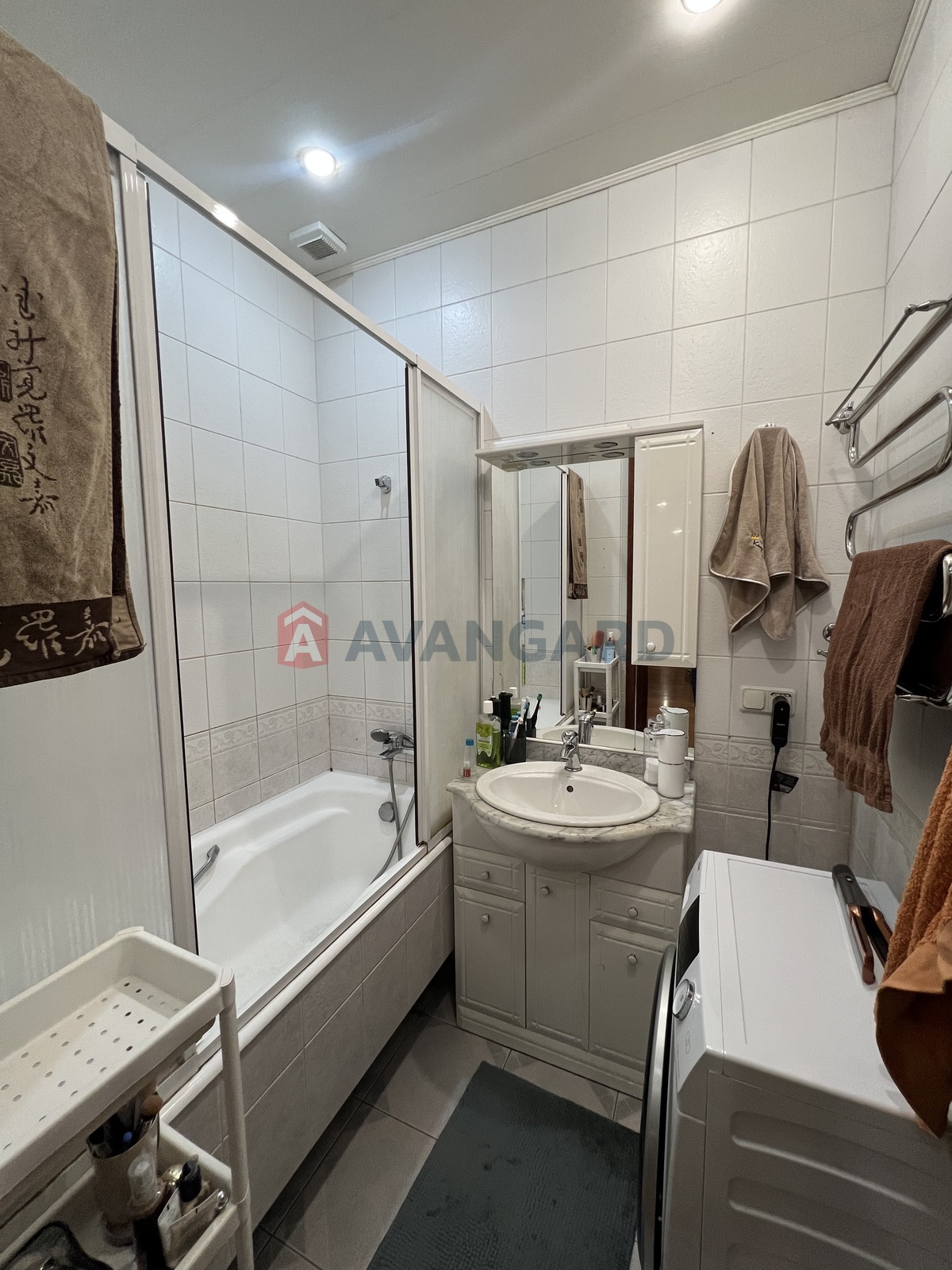 3 ��. ��������, 82/-/9 ��. �., 5/5 ������ ���� 14