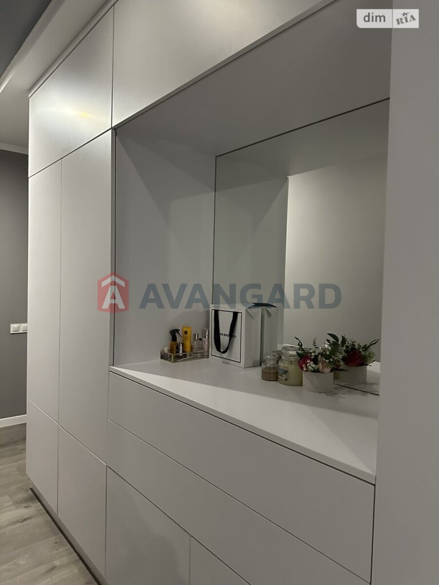 3 ��. ��������, 103/56/13 ��. �., 8/9 ������ ���� 3