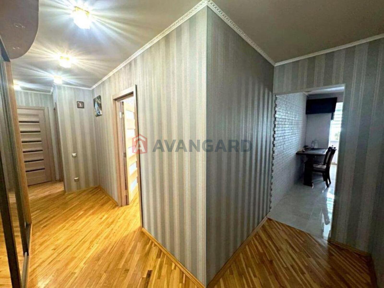 3 ��. ��������, 76/-/15 ��. �., 6/10 ������ ���� 18