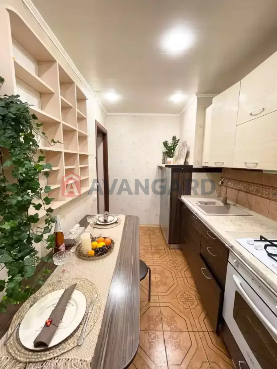 3 ��. ��������, 68/39/8 ��. �., 9/9 ������ ���� 1