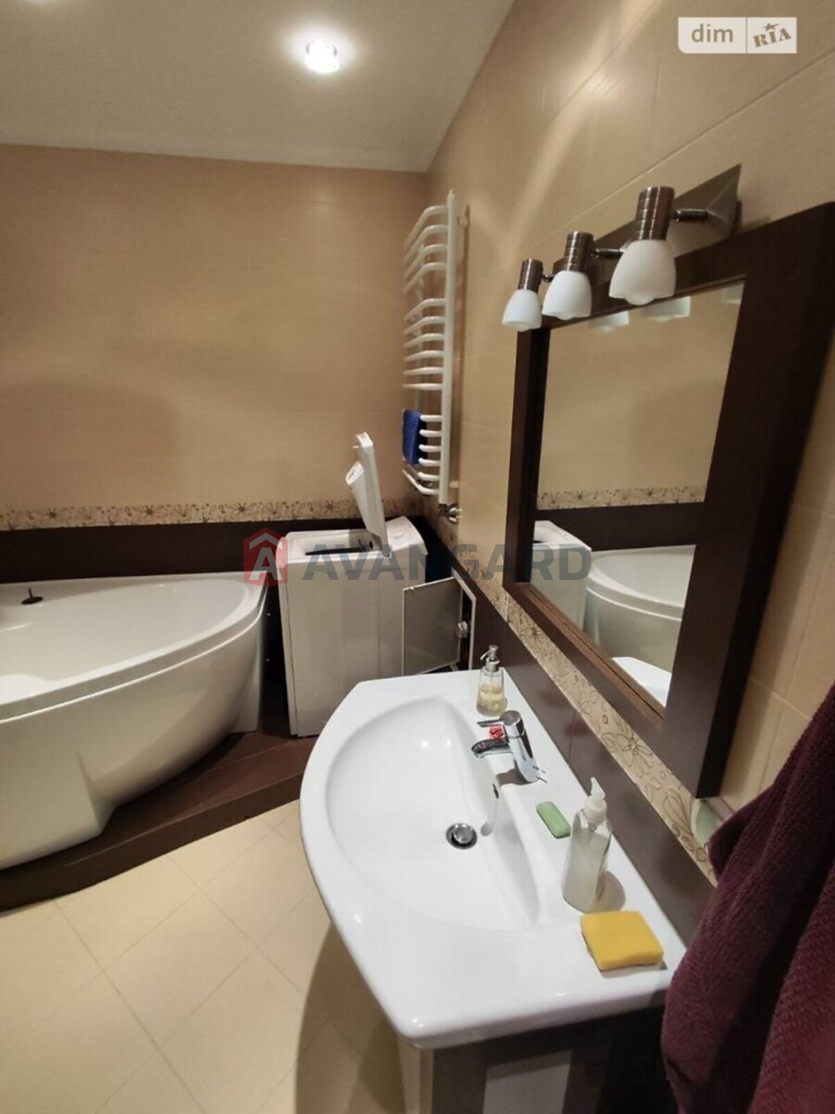 3 ��. ��������, 120/-/- ��. �., 4/10 ������ ���� 6