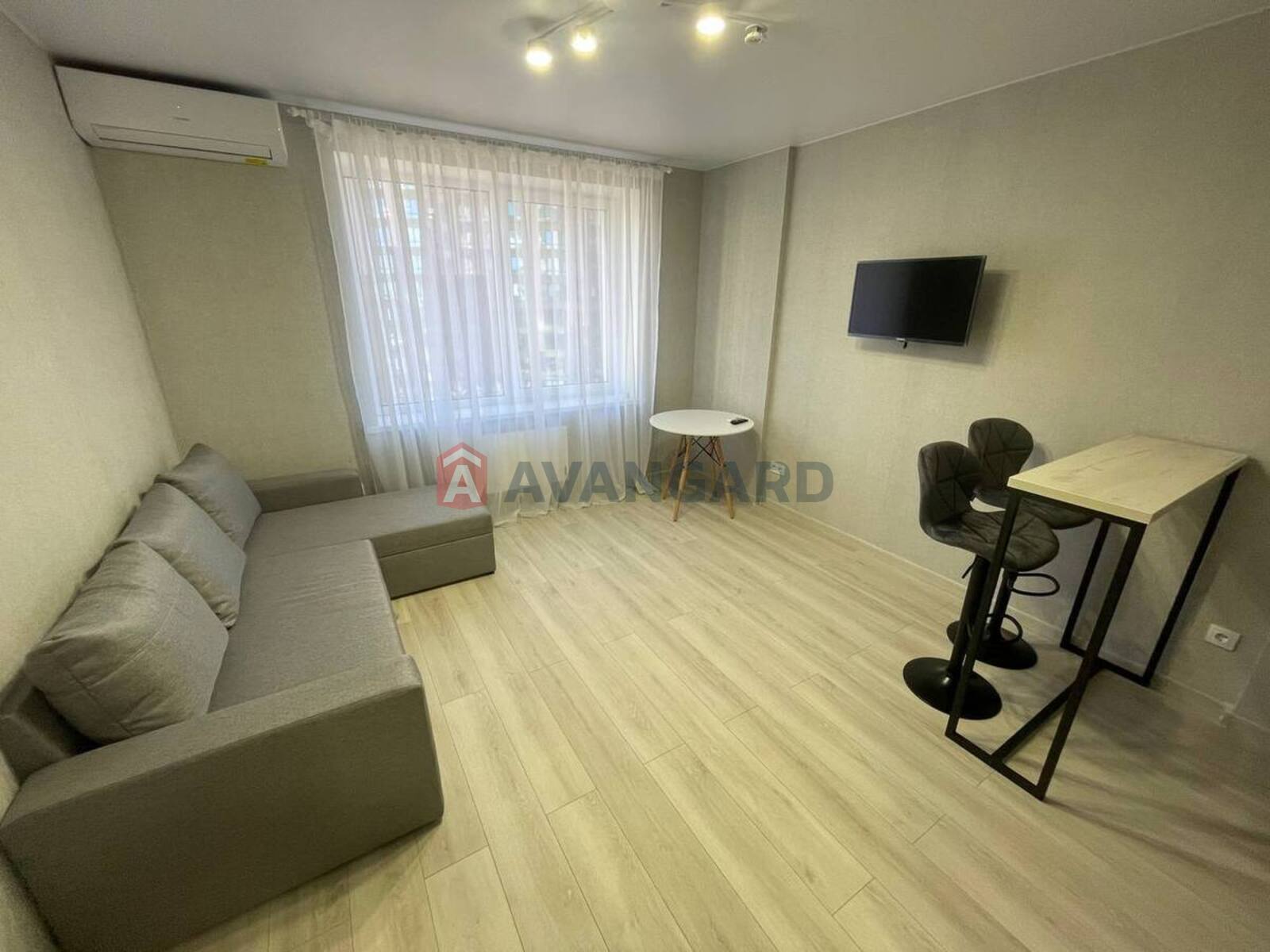 1 ��. ��������, 23/19/4 ��. �., 4/4 ������ ���� 1