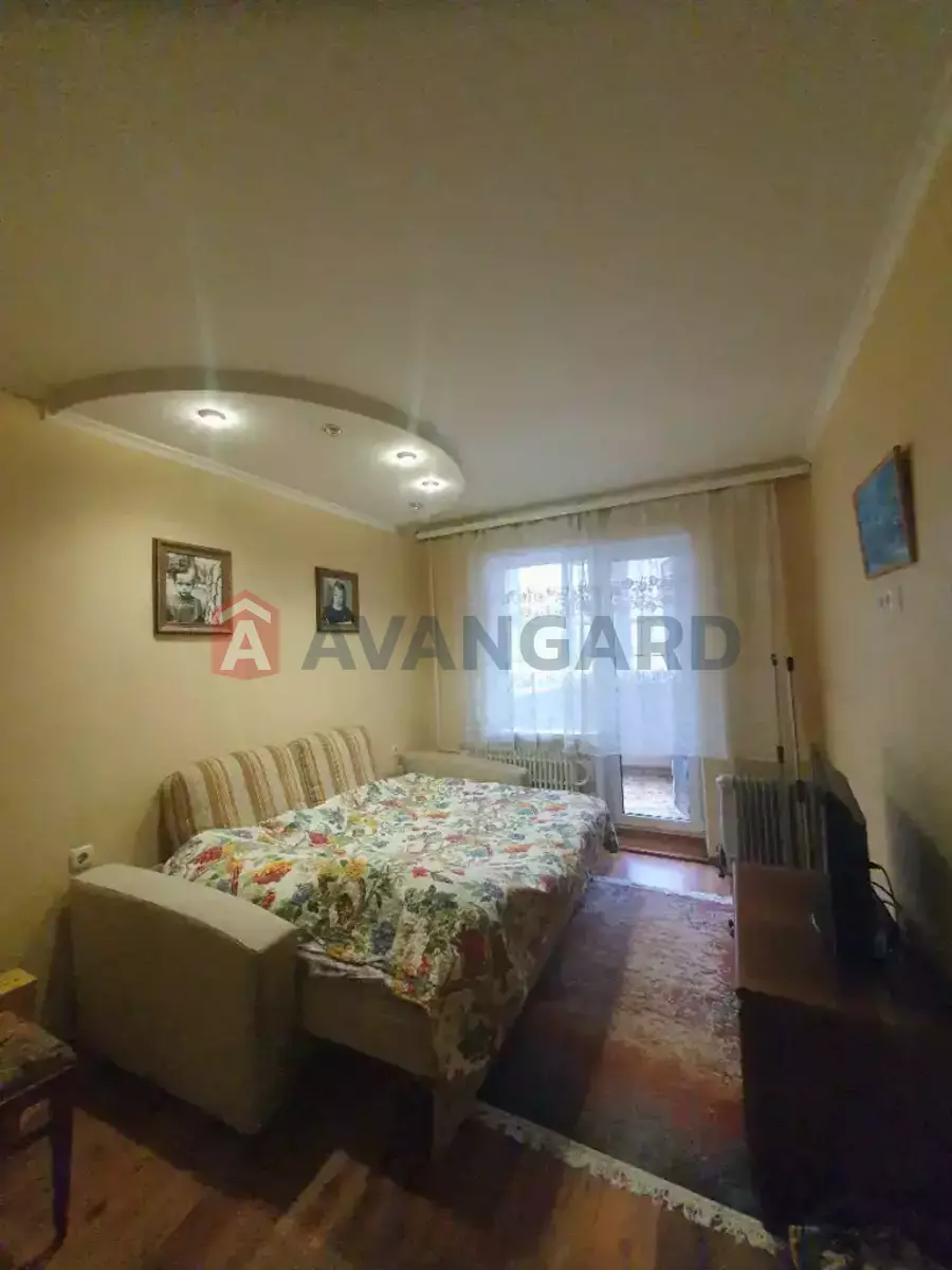 3 ��. ��������, 63/38/8 ��. �., 2/9 ������ ���� 13