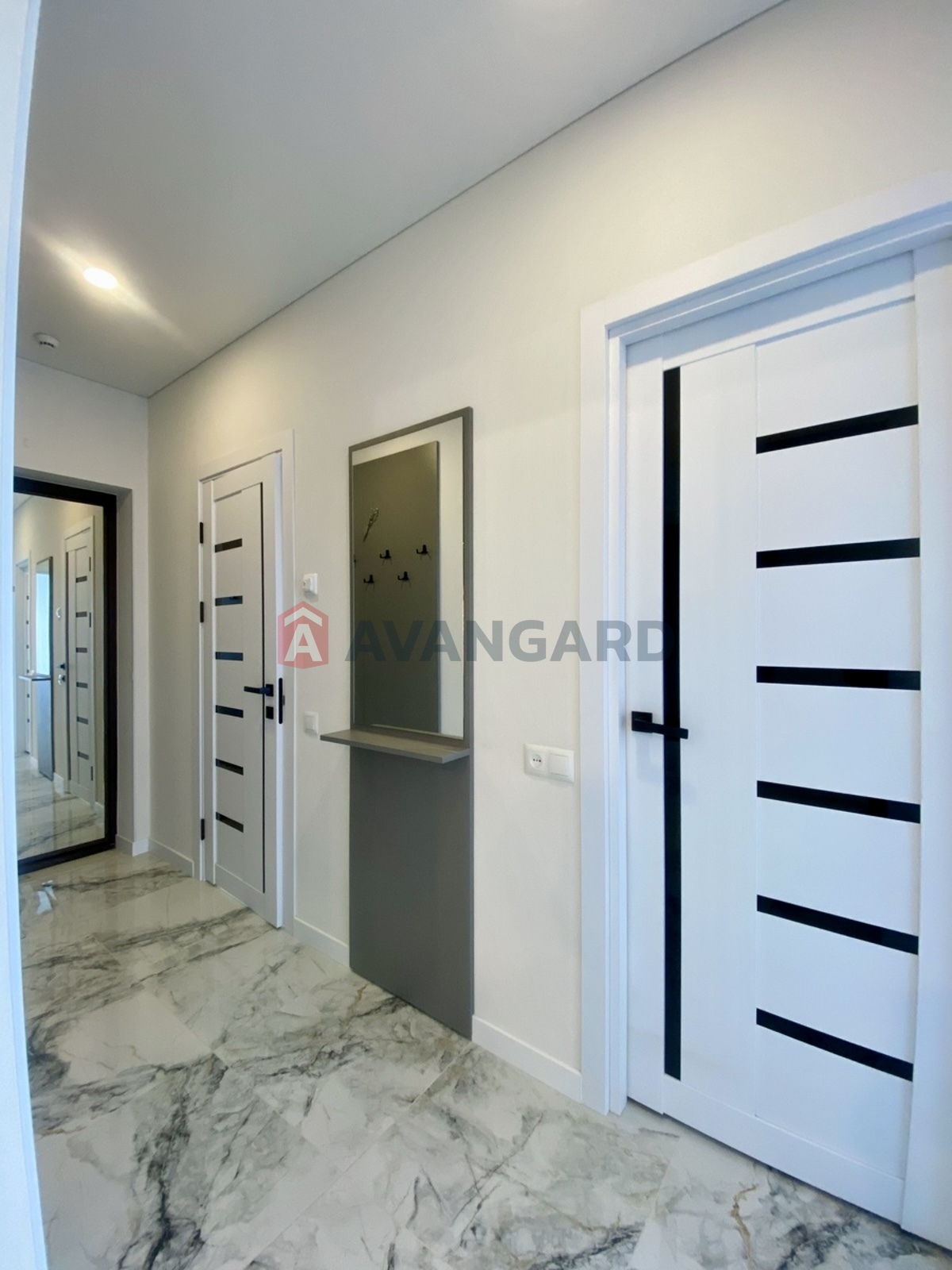 1 ��. ��������, 44/14/20 ��. �., 24/26 ������ ���� 8