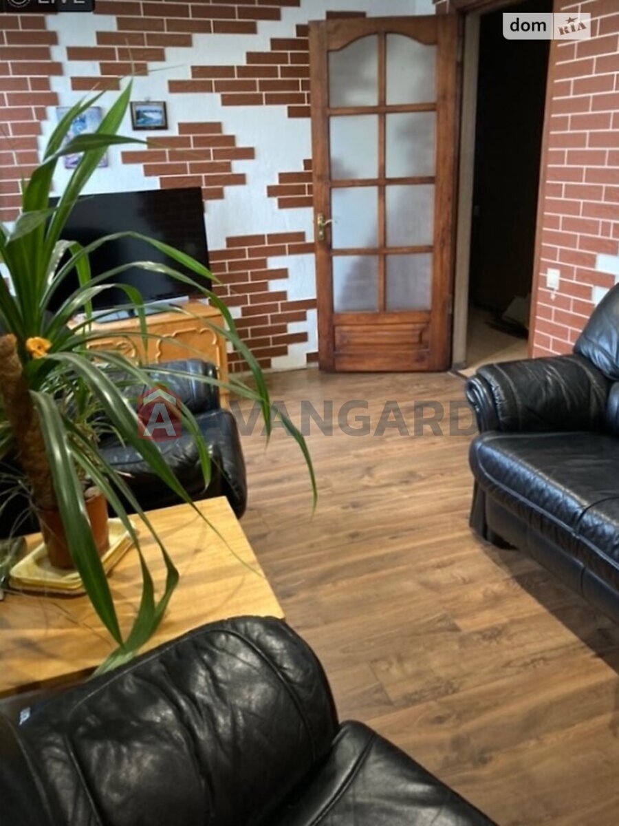 3 ����. ��������, 56/40/9 ��. �., 4/5 ���� ���� 10