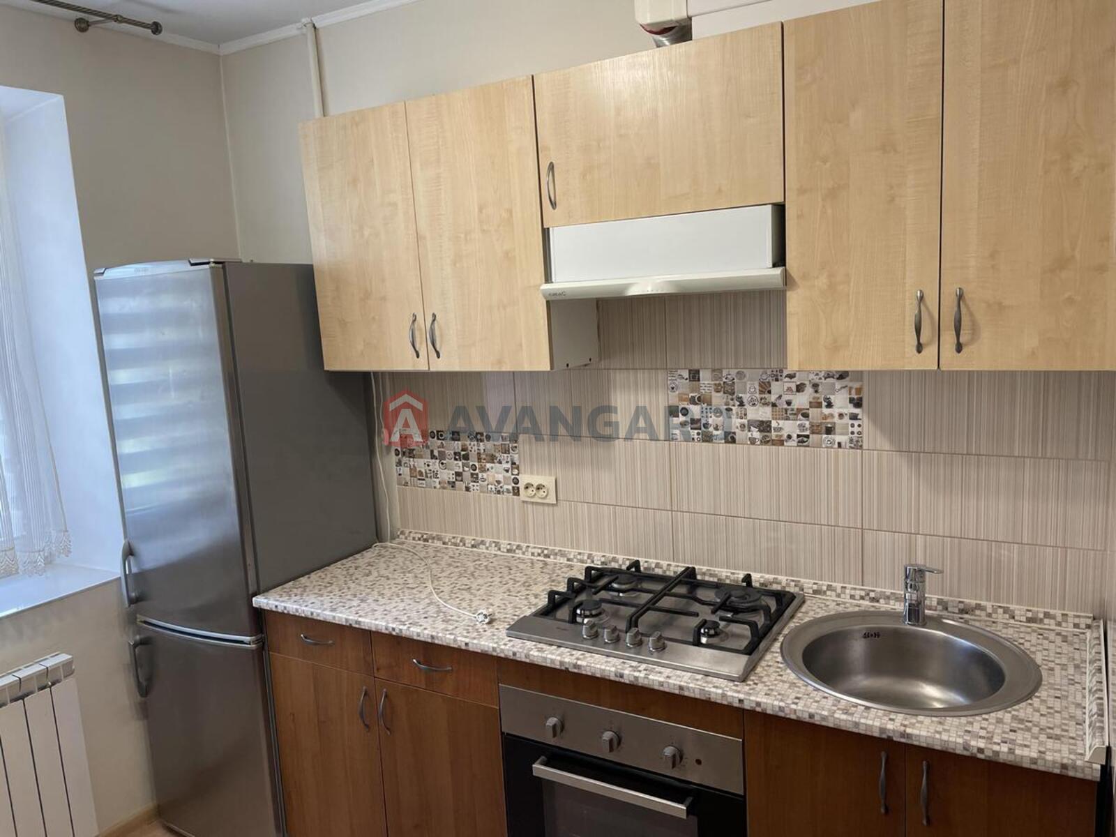 1 ��. ��������, 37/18/6 ��. �., 4/9 ������ ���� 13