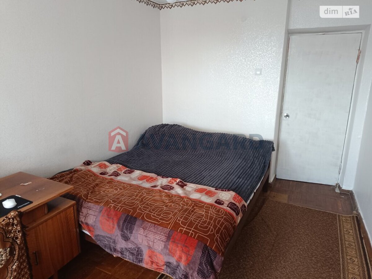 3 ����. ��������, 70/-/7.3 ��. �., 8/9 ���� ���� 7