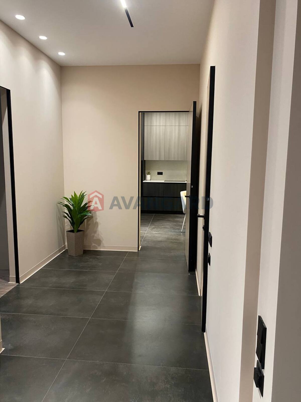 2 ��. ��������, 81/35/15 ��. �., 6/11 ������ ���� 17