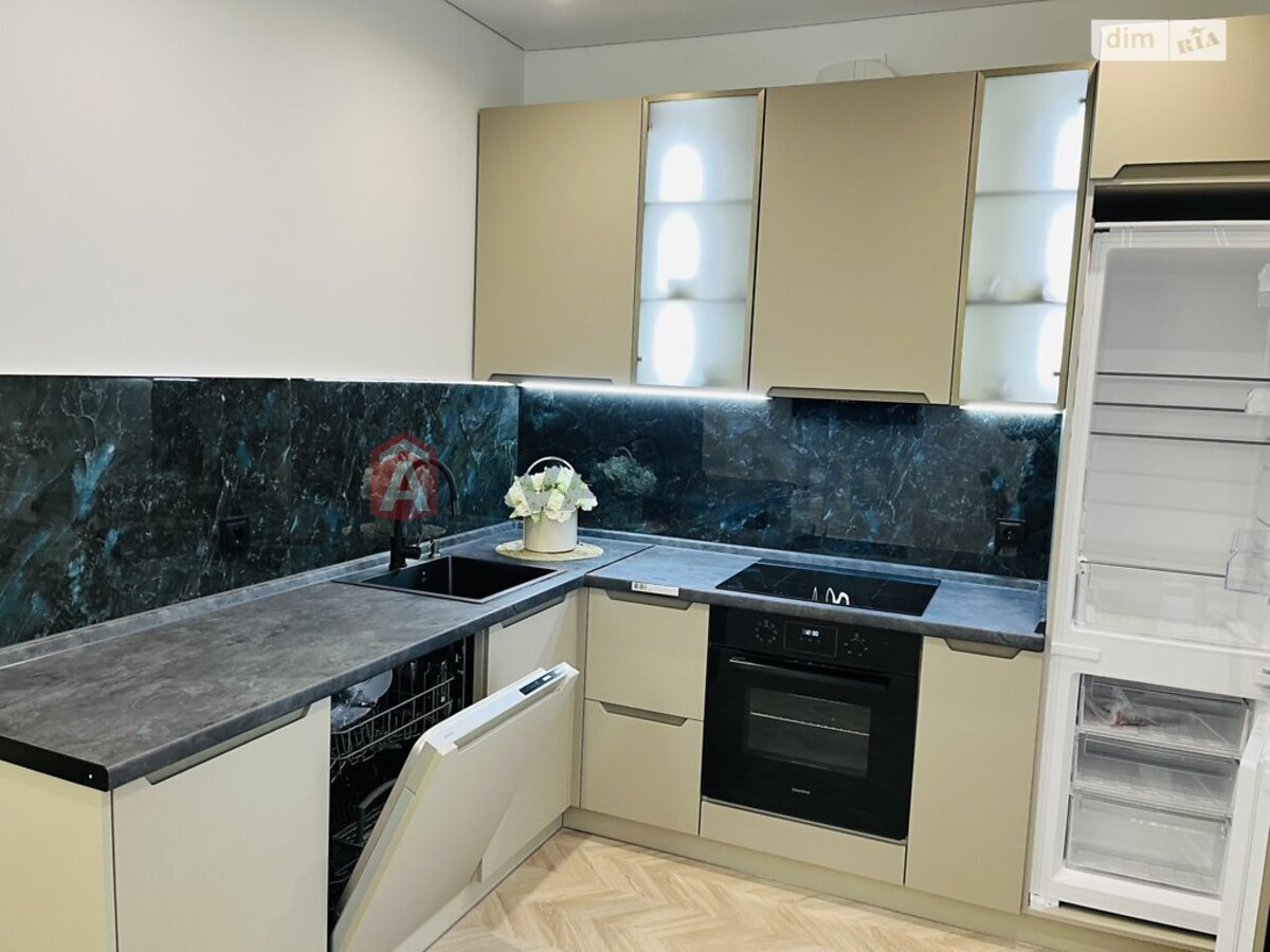 2 ��. ��������, 70/29/23 ��. �., 7/8 ������ ���� 4