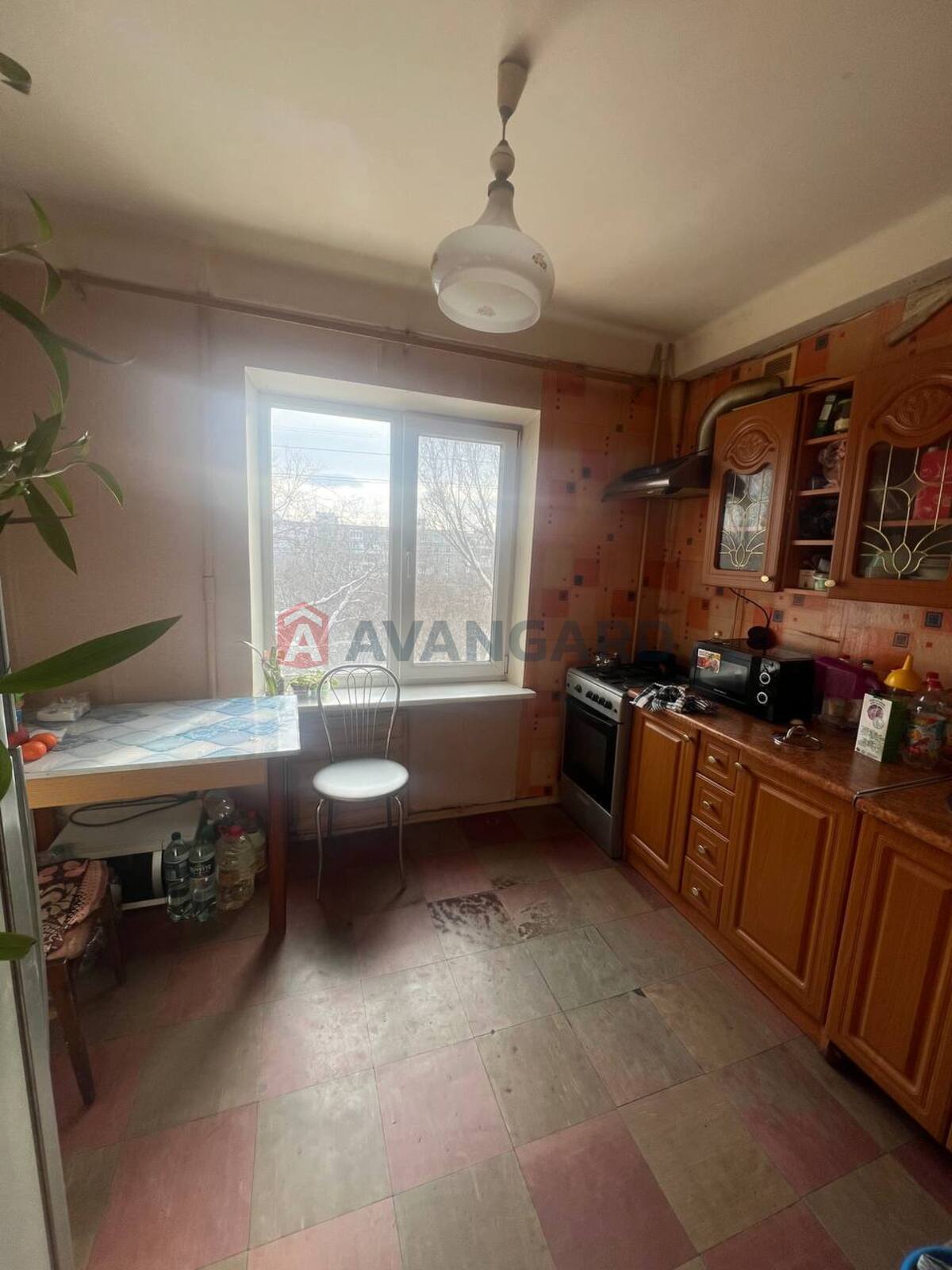 1 ��. ��������, 33/17/7 ��. �., 8/9 ������ ���� 10