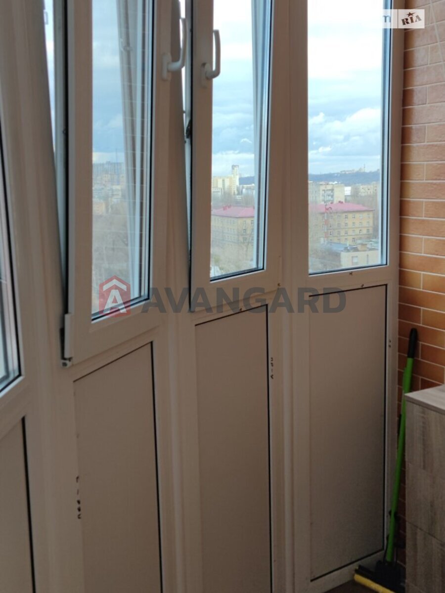 1 ��. ��������, 42/18/10 ��. �., 11/16 ������ ���� 21