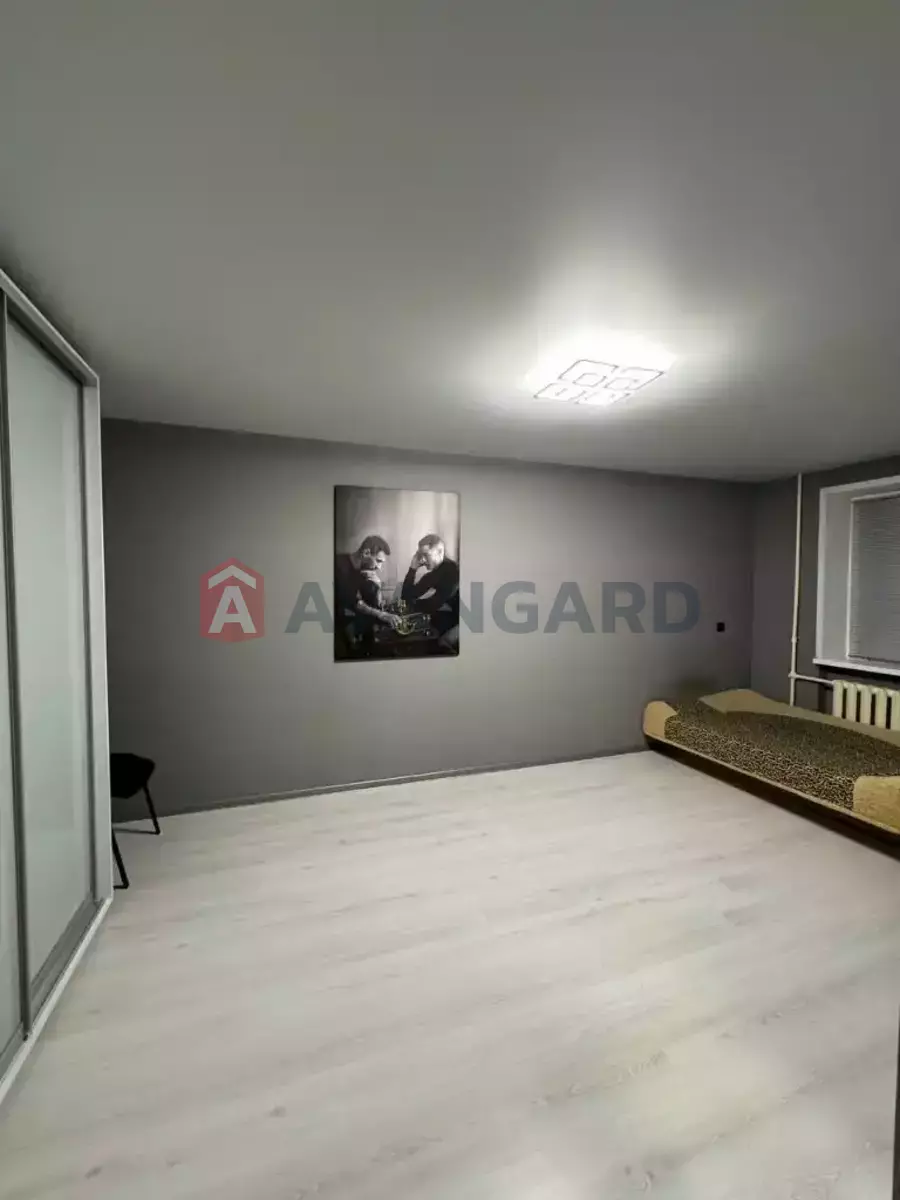 1 ��. ��������, 33/18/6 ��. �., 3/5 ������ ���� 12