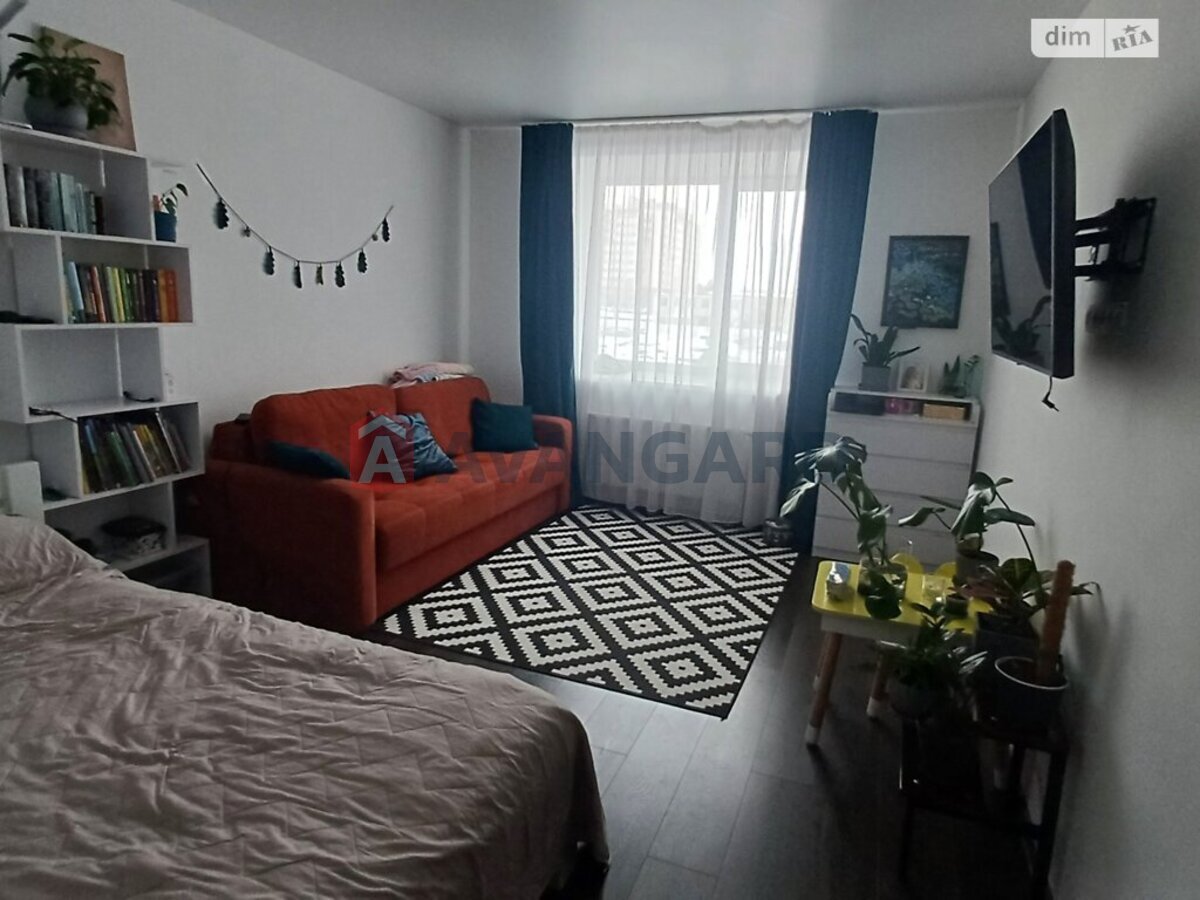 1 ����. ��������, 48/18/14 ��. �., 3/12 ���� ���� 9