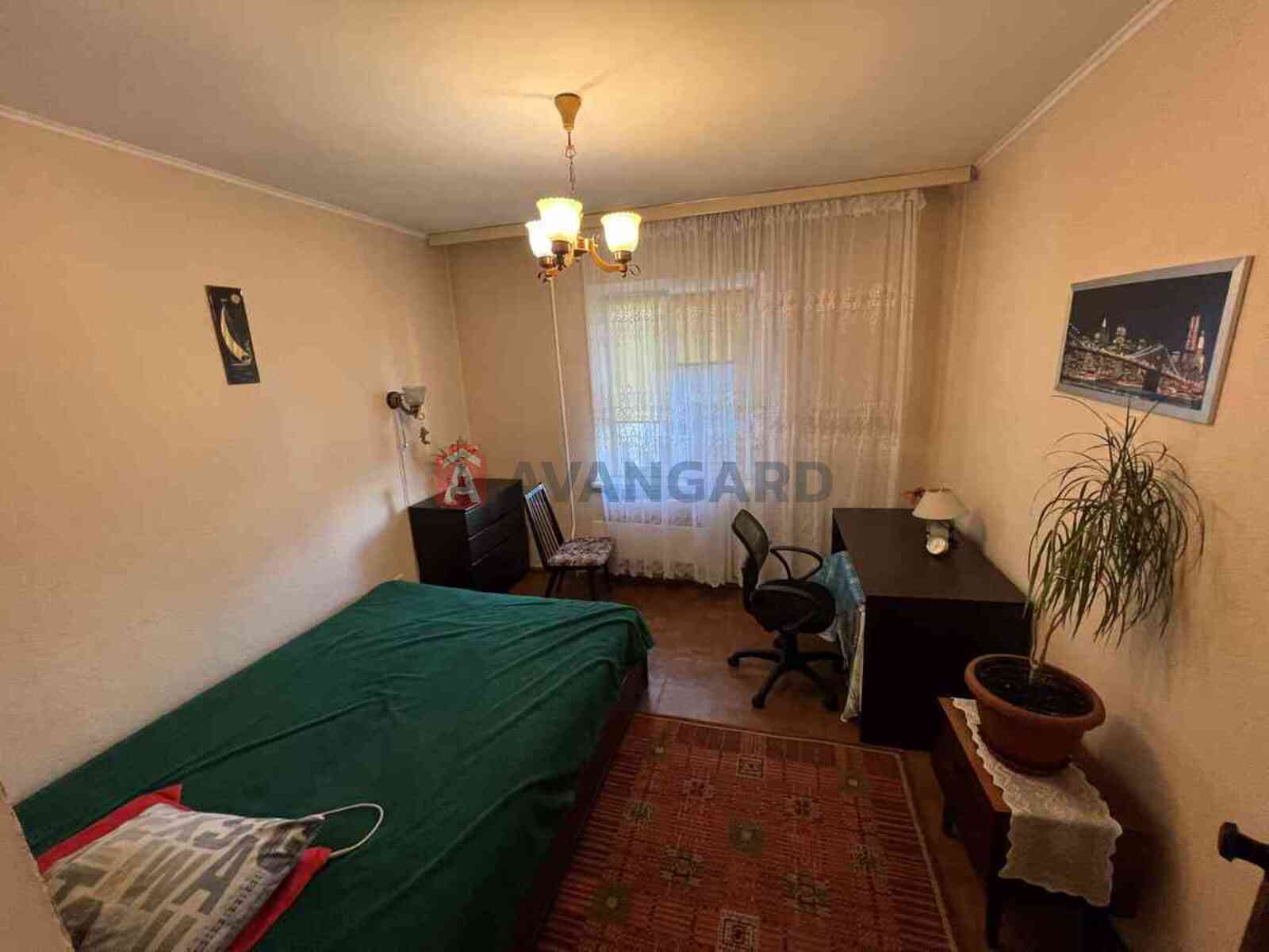 3 ��. ��������, 74/43/8 ��. �., 4/14 ������ ���� 9