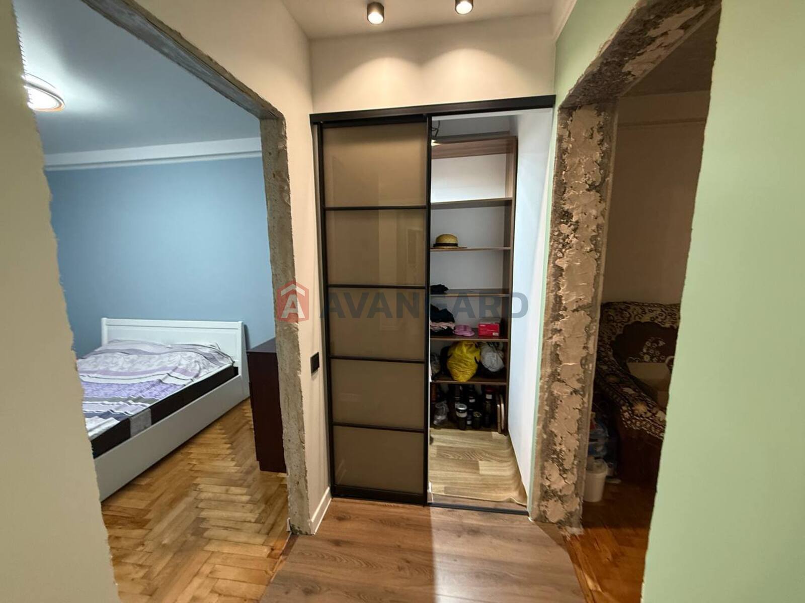 3 ����. ��������, 54/30/7 ��. �., 3/5 ���� ���� 13