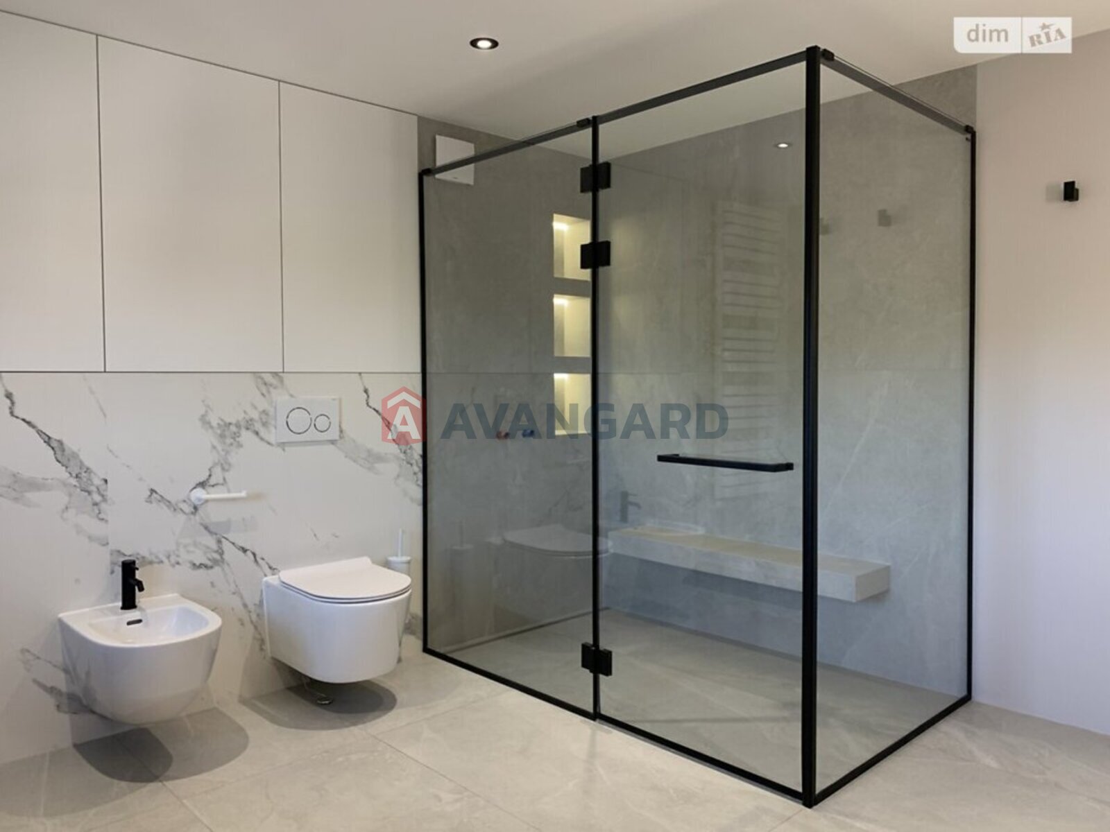 4 ��. ��������, 240/-/- ��. �., 4/5 ������ ���� 5