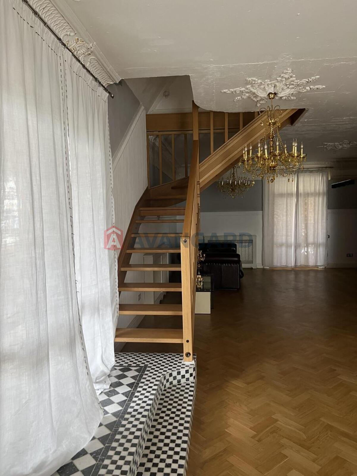 3 ��. ��������, 144/53/25 ��. �., 9/10 ������ ���� 8