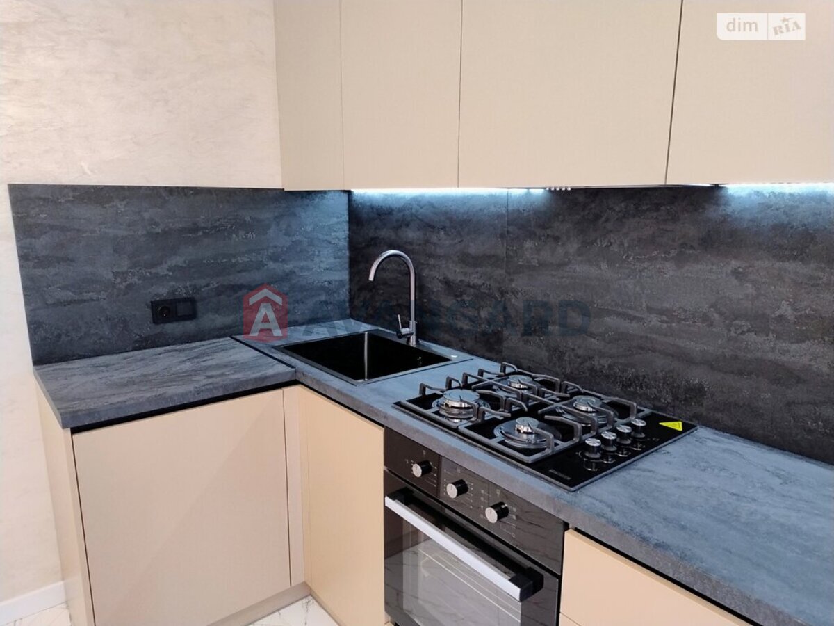 1 ��. ��������, 40/18/12 ��. �., 2/11 ������ ���� 13