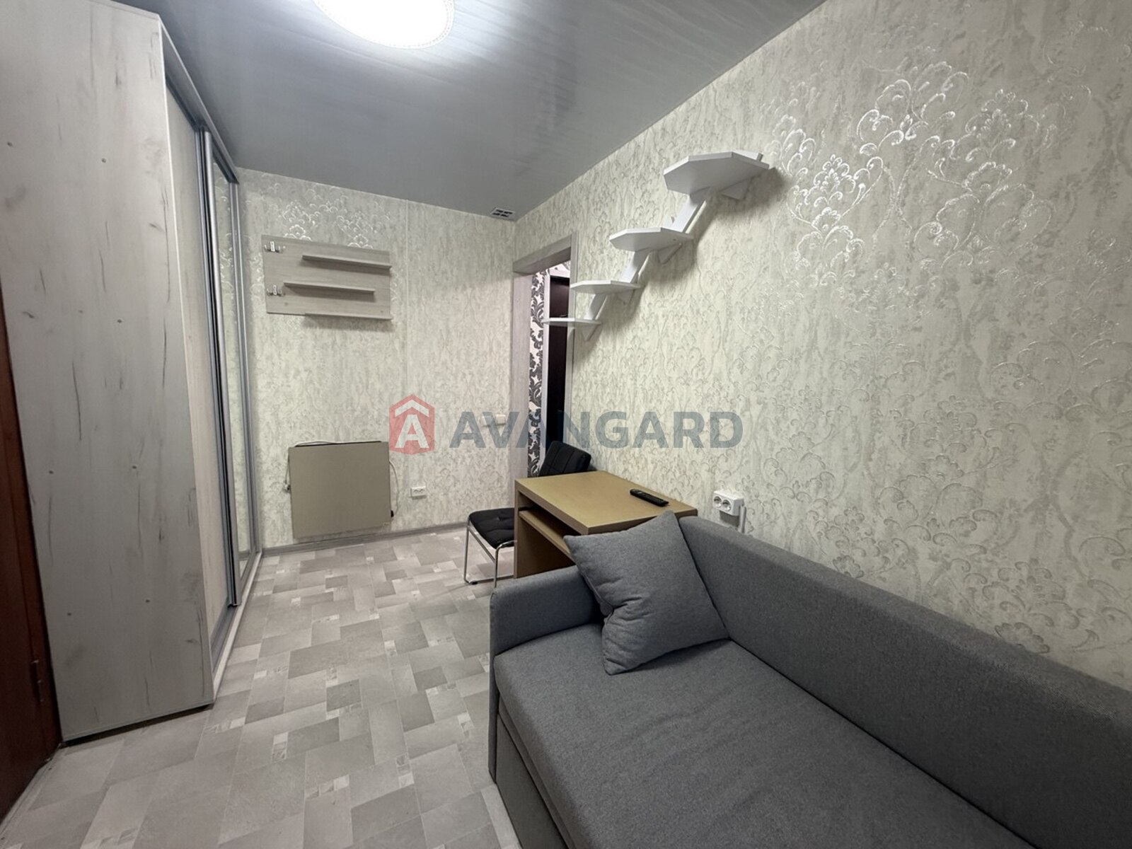 2 ��. ��������, 38/-/7 ��. �., 1/2 ������ ���� 18